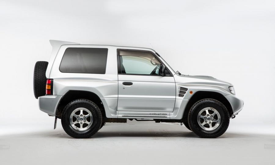  Mitsubishi Pajero Evolution 1997 года  (фото 5 из 10)